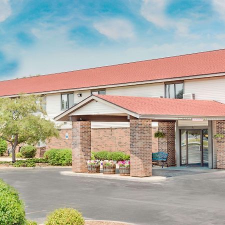 Super 8 By Wyndham Green Bay Near Stadium מראה חיצוני תמונה