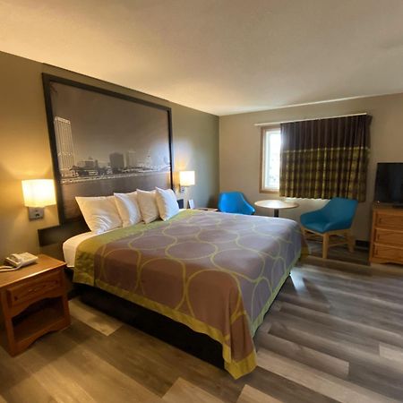 Super 8 By Wyndham Green Bay Near Stadium מראה חיצוני תמונה