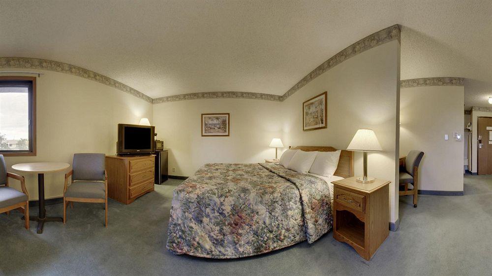 Super 8 By Wyndham Green Bay Near Stadium מראה חיצוני תמונה