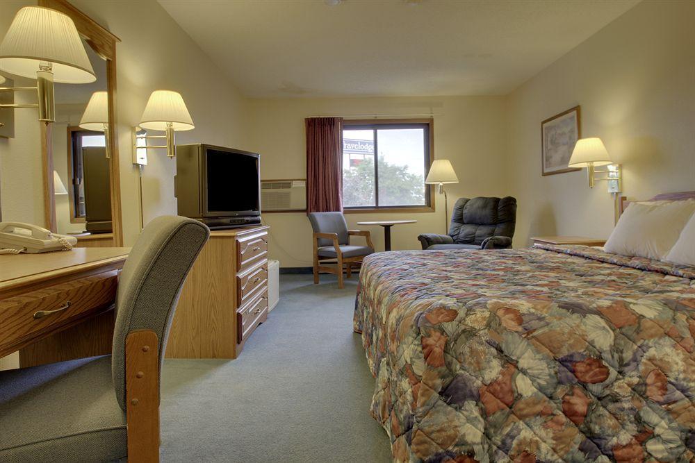 Super 8 By Wyndham Green Bay Near Stadium מראה חיצוני תמונה