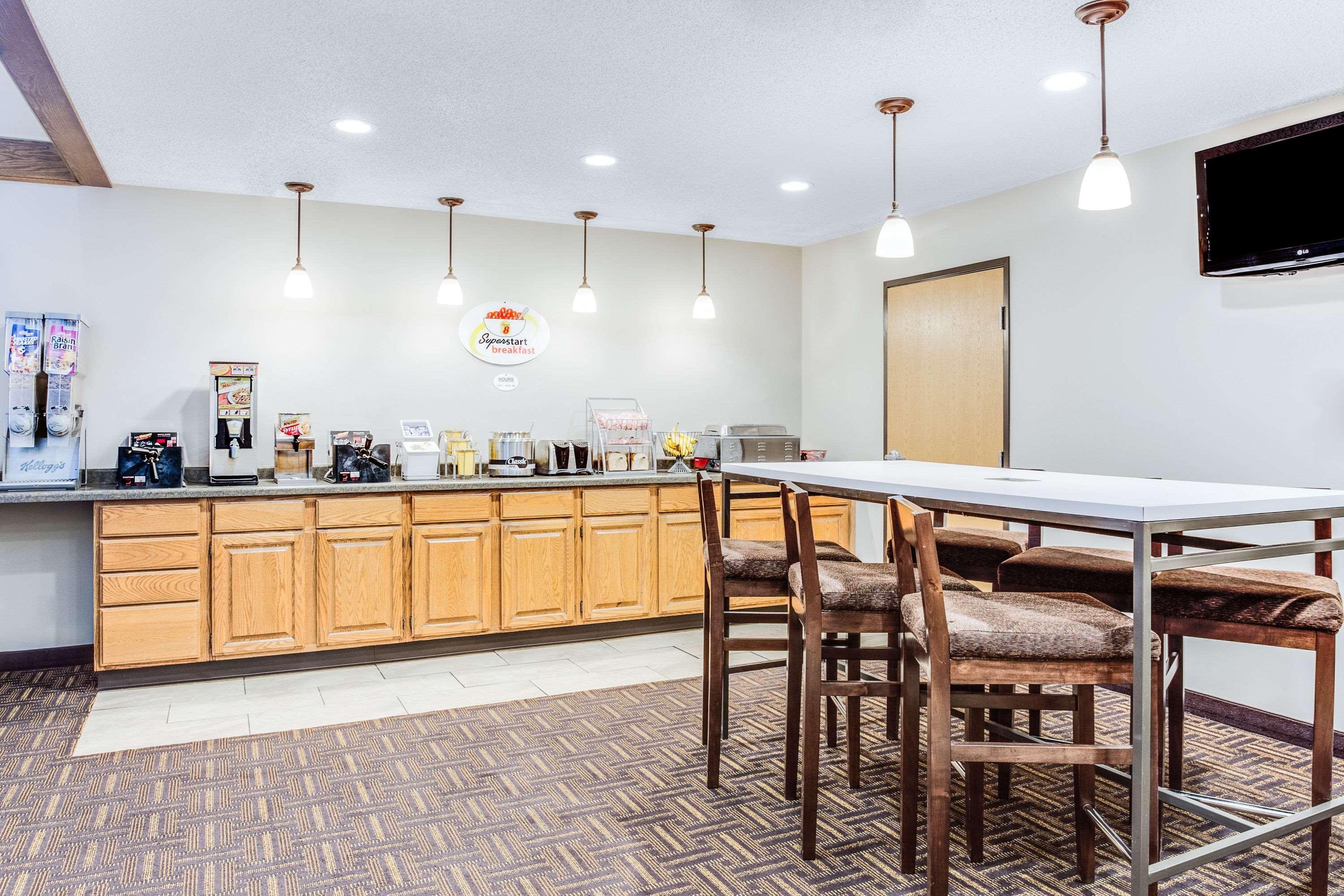 Super 8 By Wyndham Green Bay Near Stadium מראה חיצוני תמונה