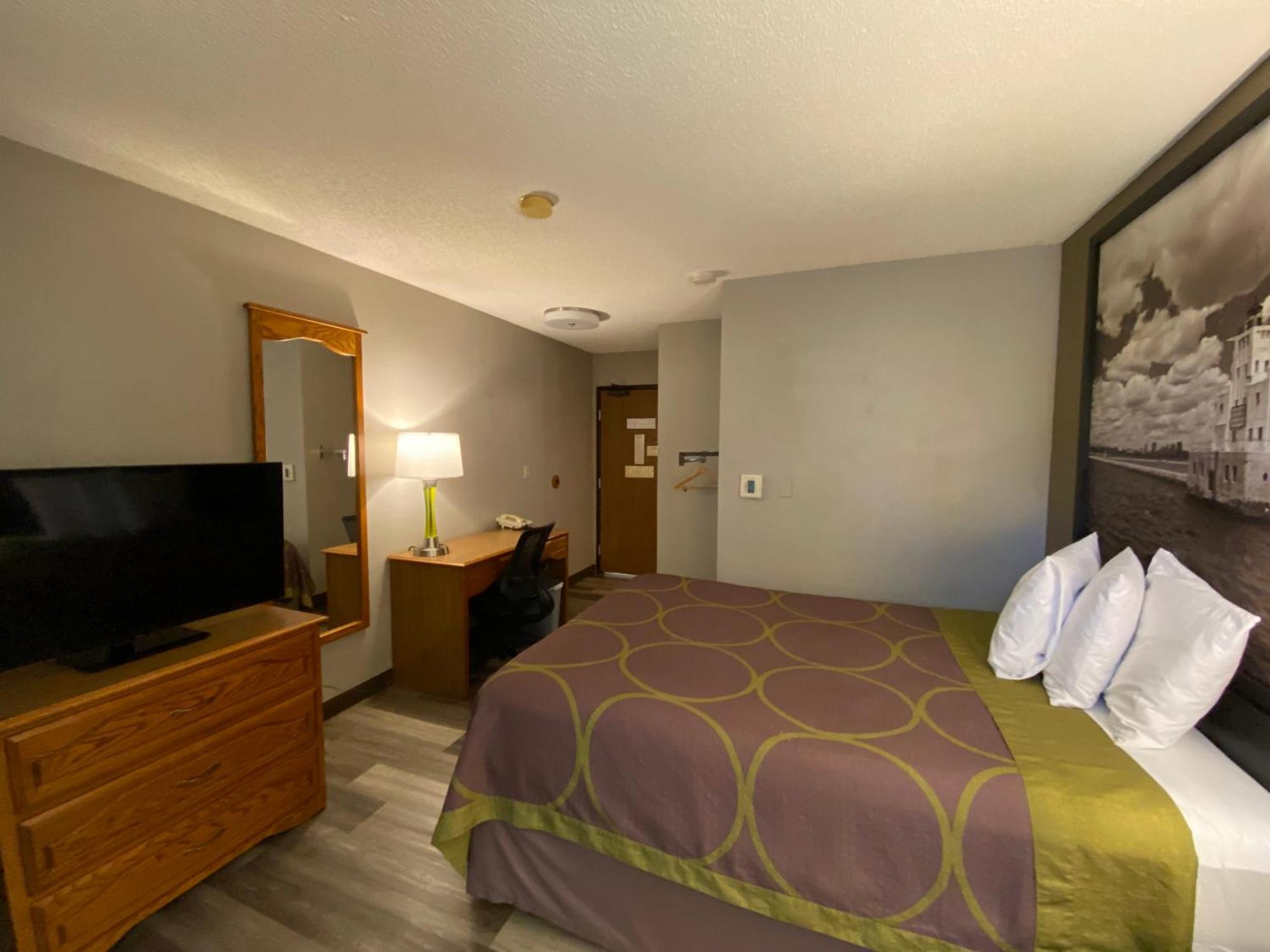 Super 8 By Wyndham Green Bay Near Stadium מראה חיצוני תמונה