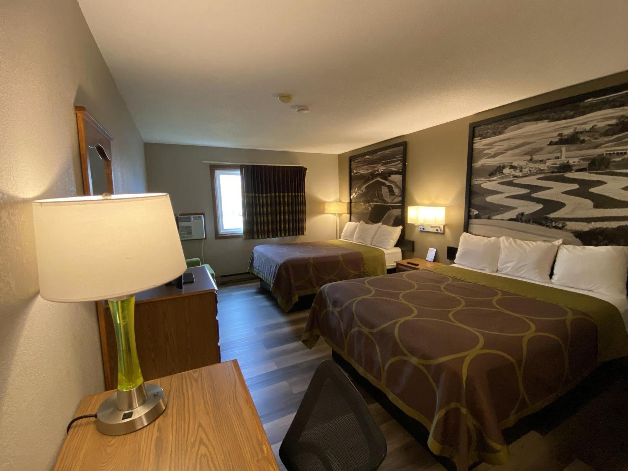 Super 8 By Wyndham Green Bay Near Stadium מראה חיצוני תמונה