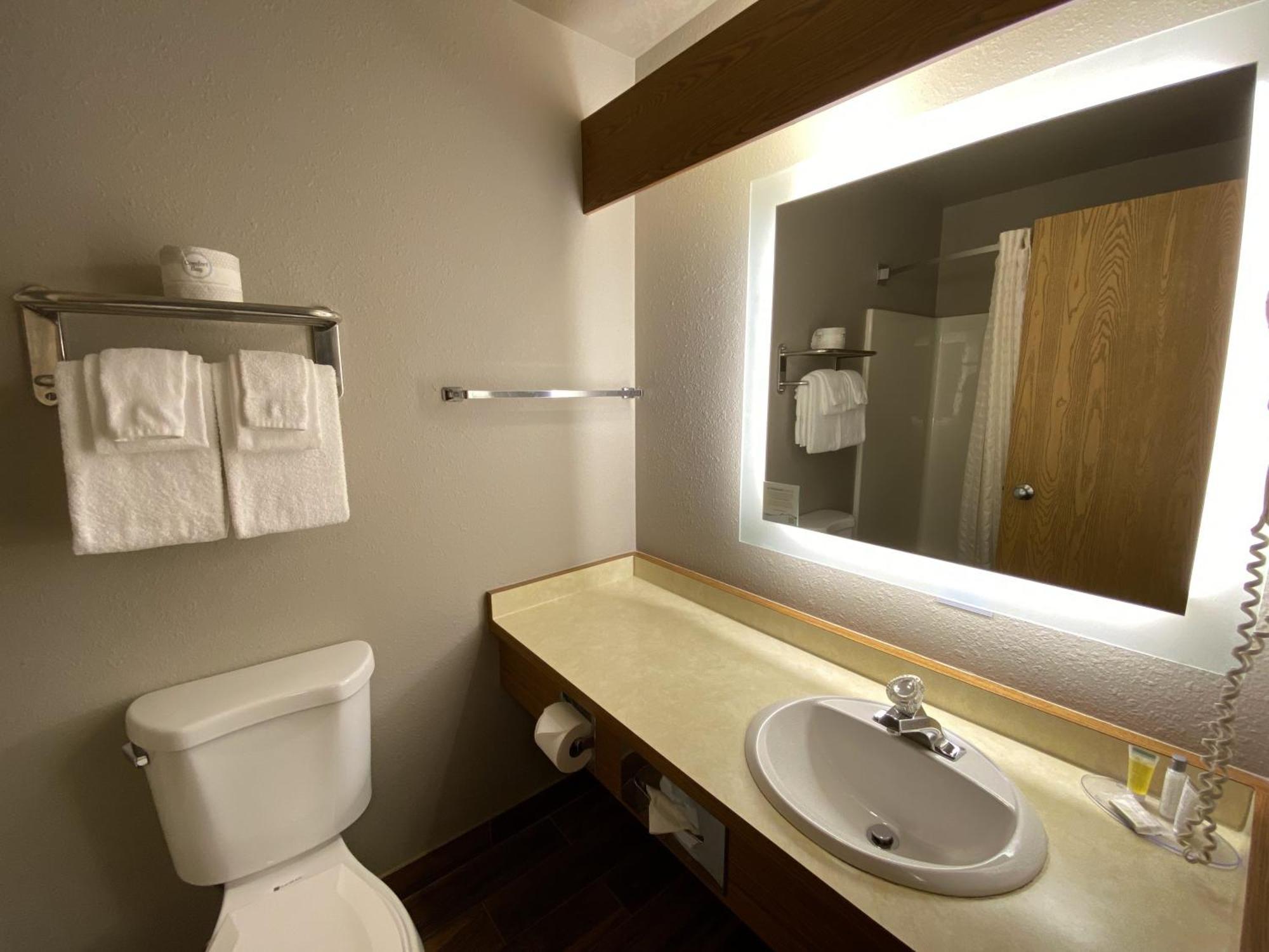 Super 8 By Wyndham Green Bay Near Stadium מראה חיצוני תמונה
