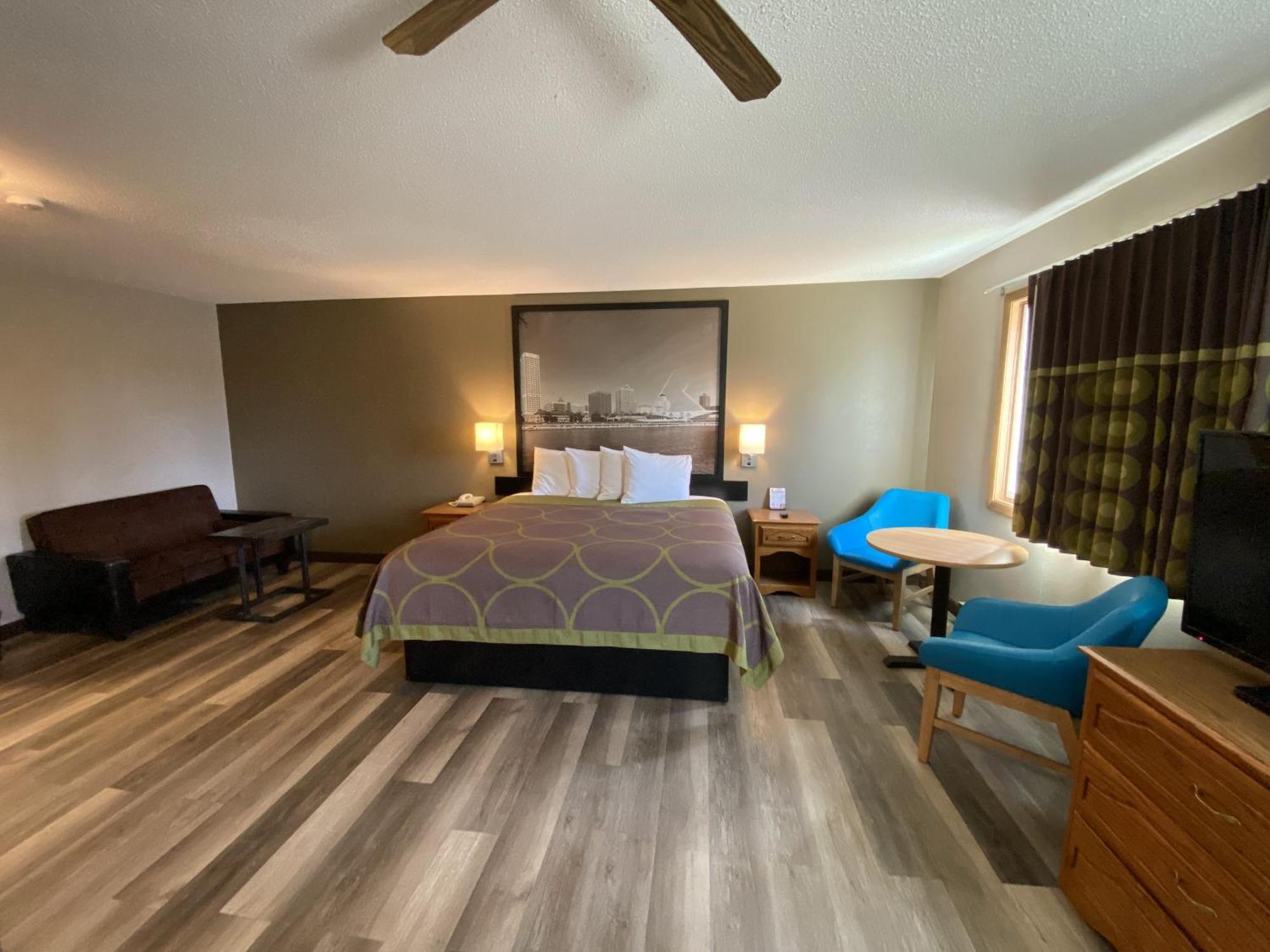 Super 8 By Wyndham Green Bay Near Stadium מראה חיצוני תמונה