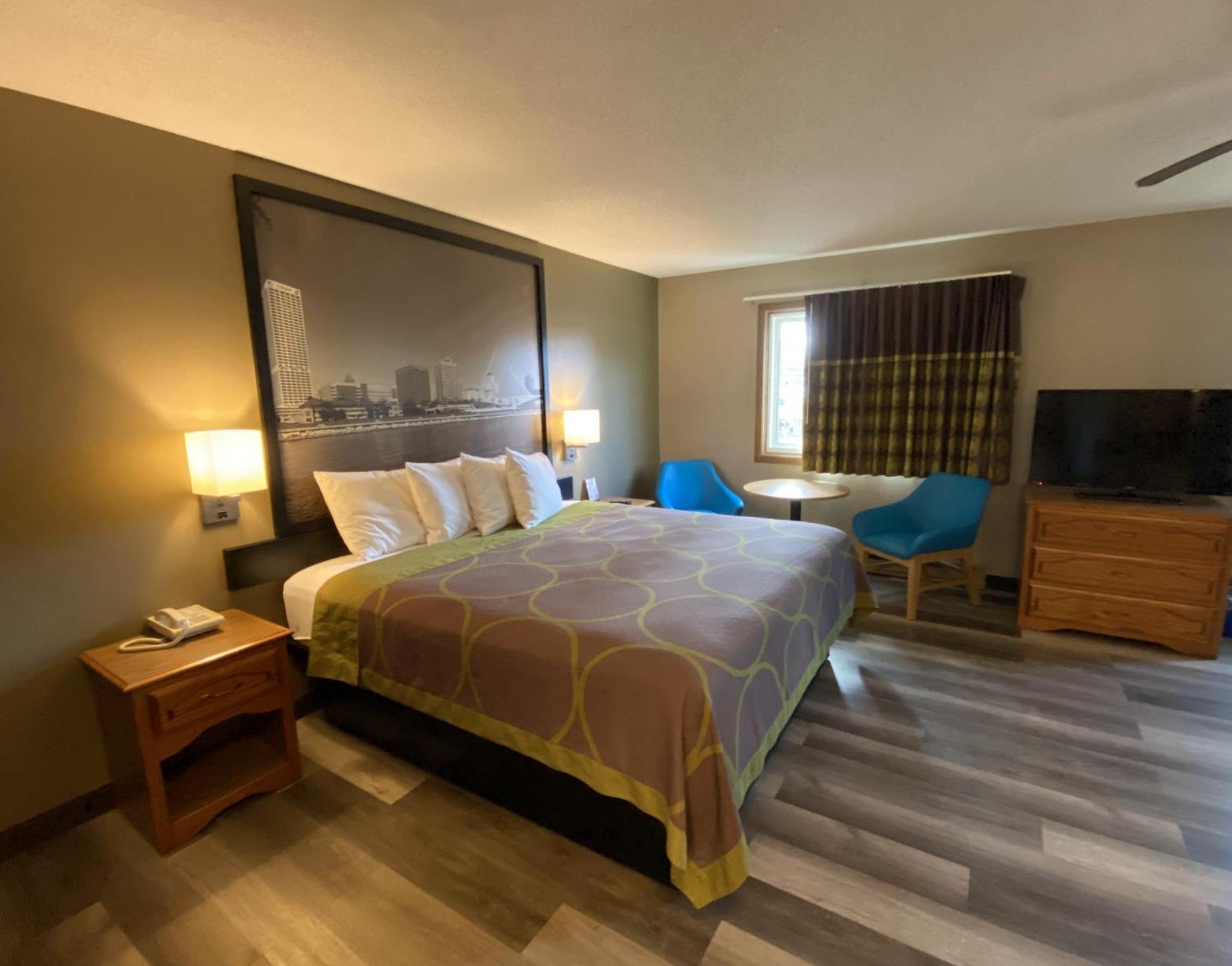 Super 8 By Wyndham Green Bay Near Stadium מראה חיצוני תמונה