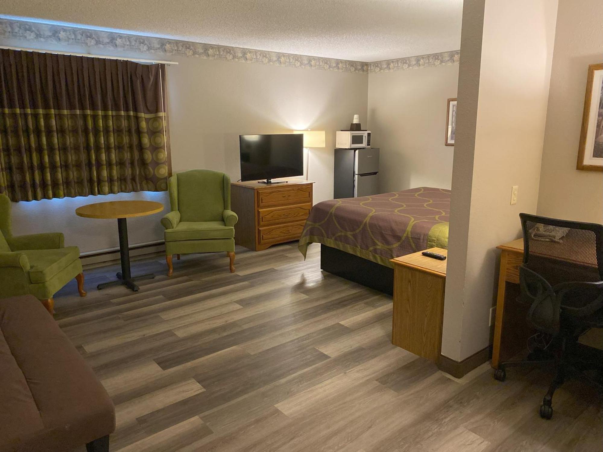 Super 8 By Wyndham Green Bay Near Stadium מראה חיצוני תמונה