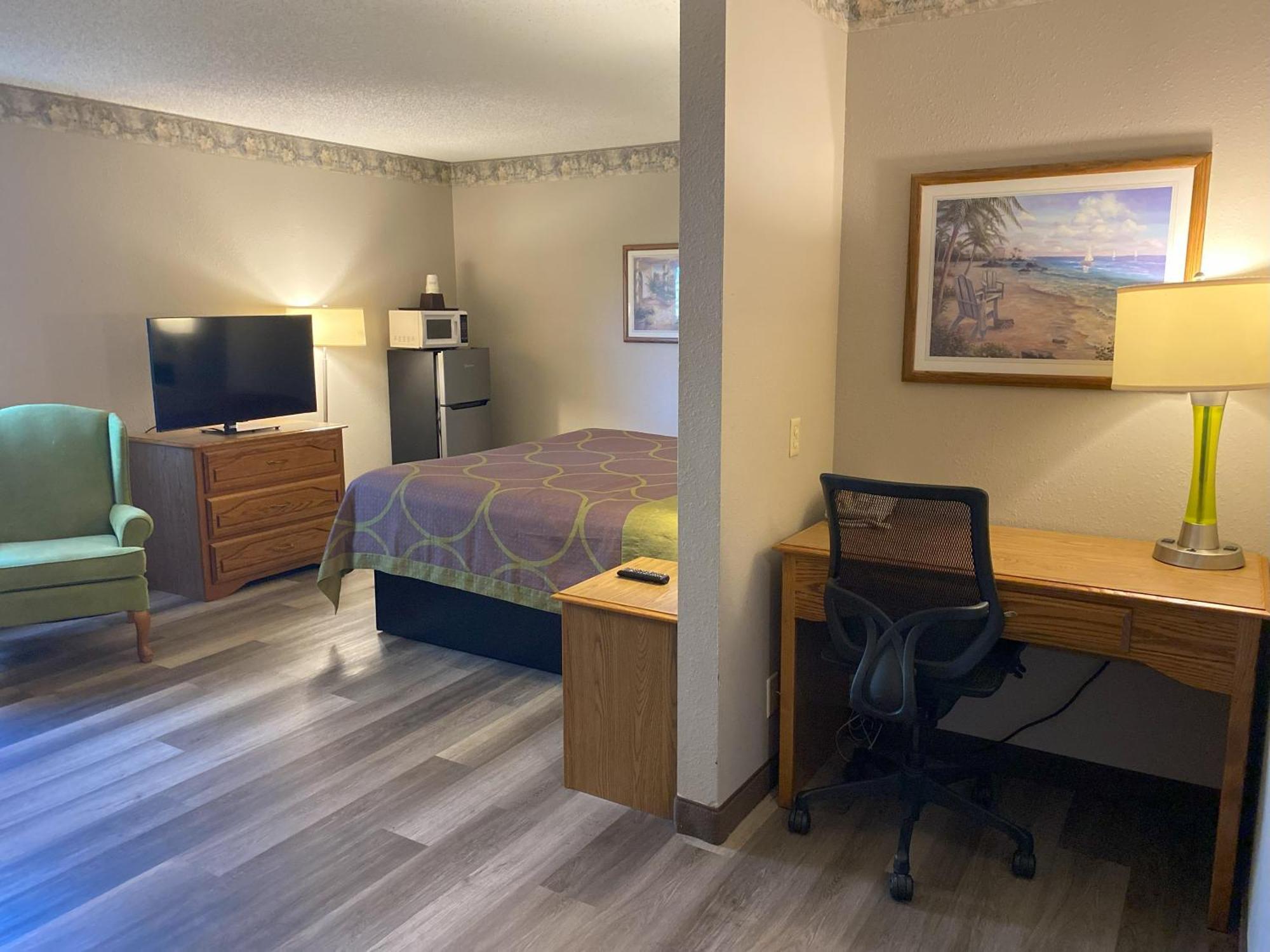 Super 8 By Wyndham Green Bay Near Stadium מראה חיצוני תמונה
